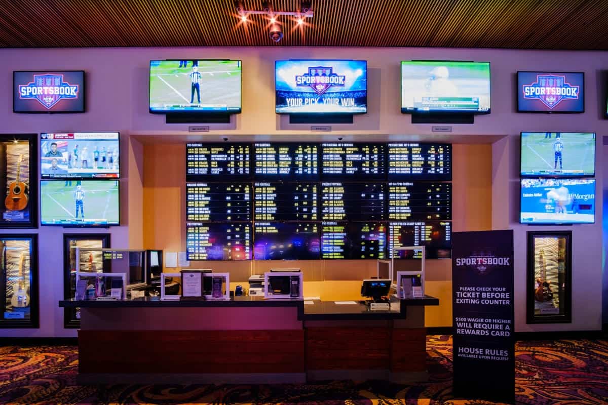 Sportsbooks Post Early Super Bowl Line (Very Early)